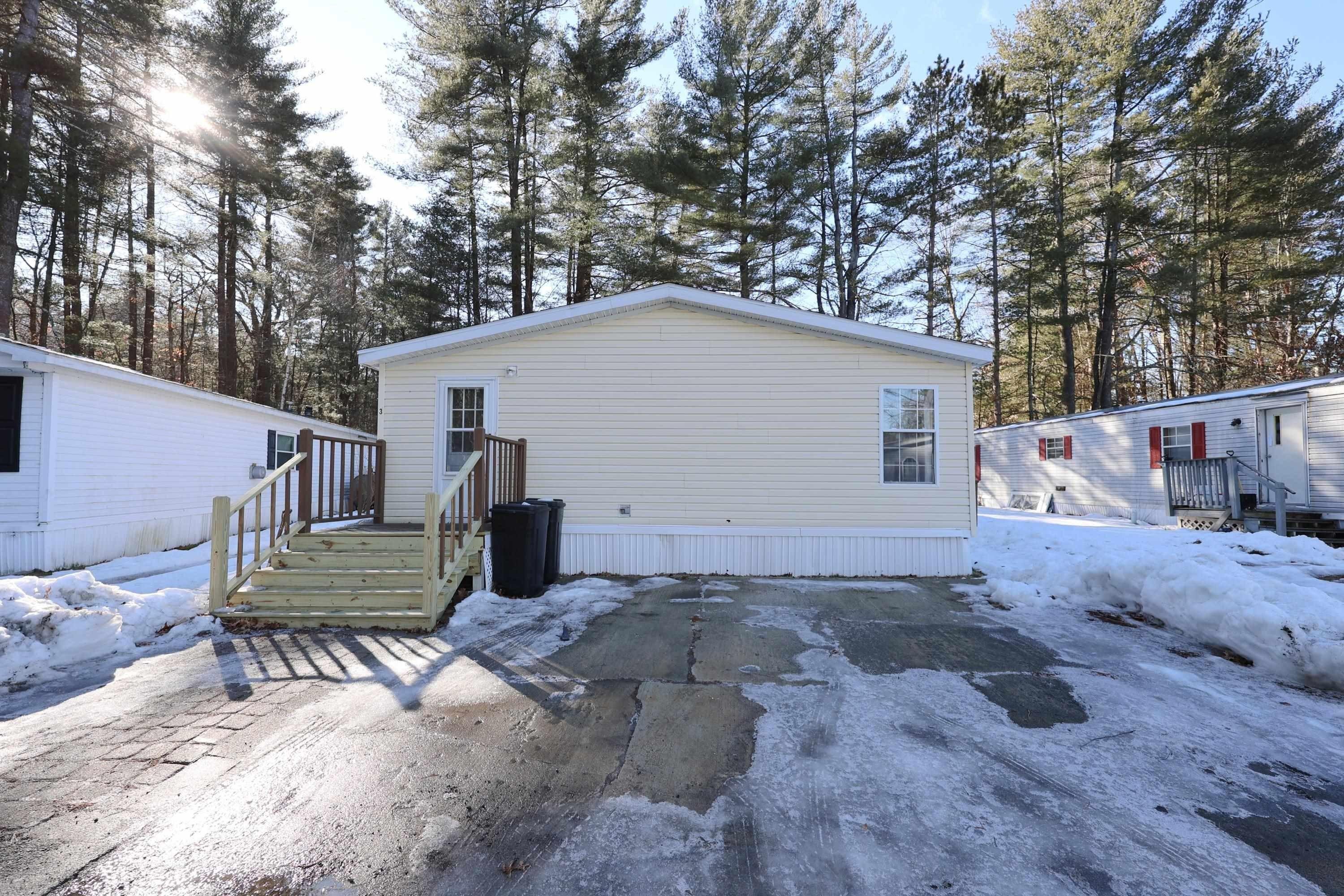 Robyn Ct, Litchfield, NH 03052