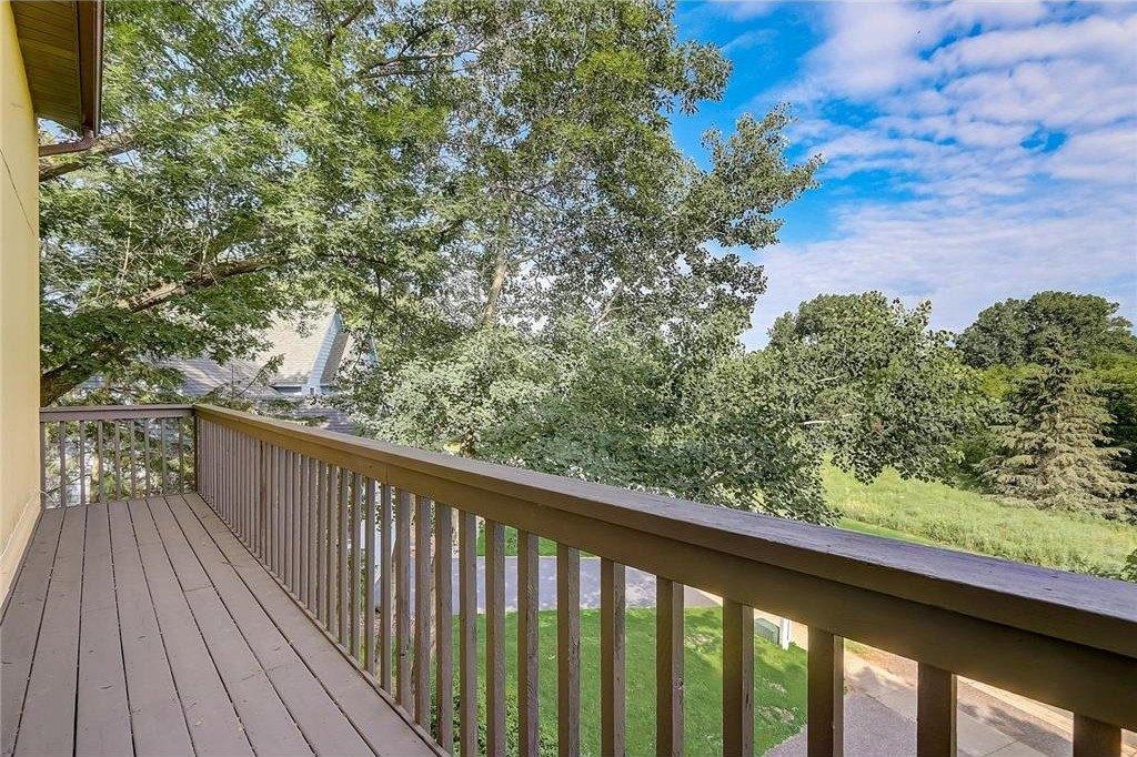 Ginger Dr, Eden Prairie, MN 55346