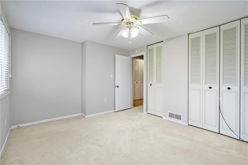 Hemlock Cir, Allison Park, PA 15101