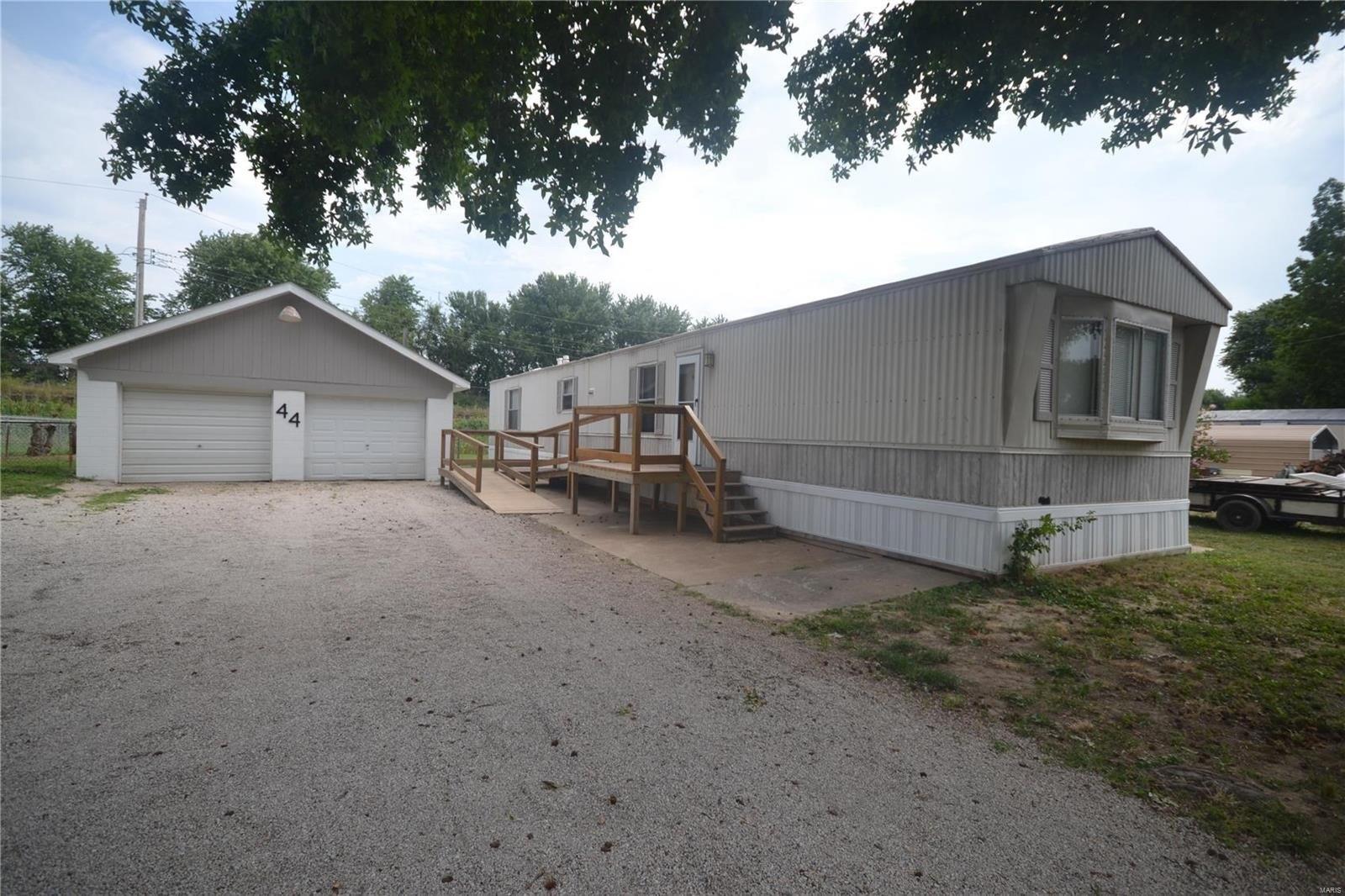 Susanne Ct, Caseyville, IL 62232