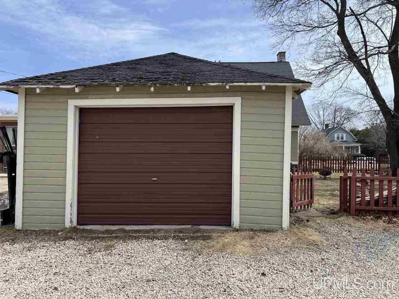 S 6th St, Escanaba, MI 49829