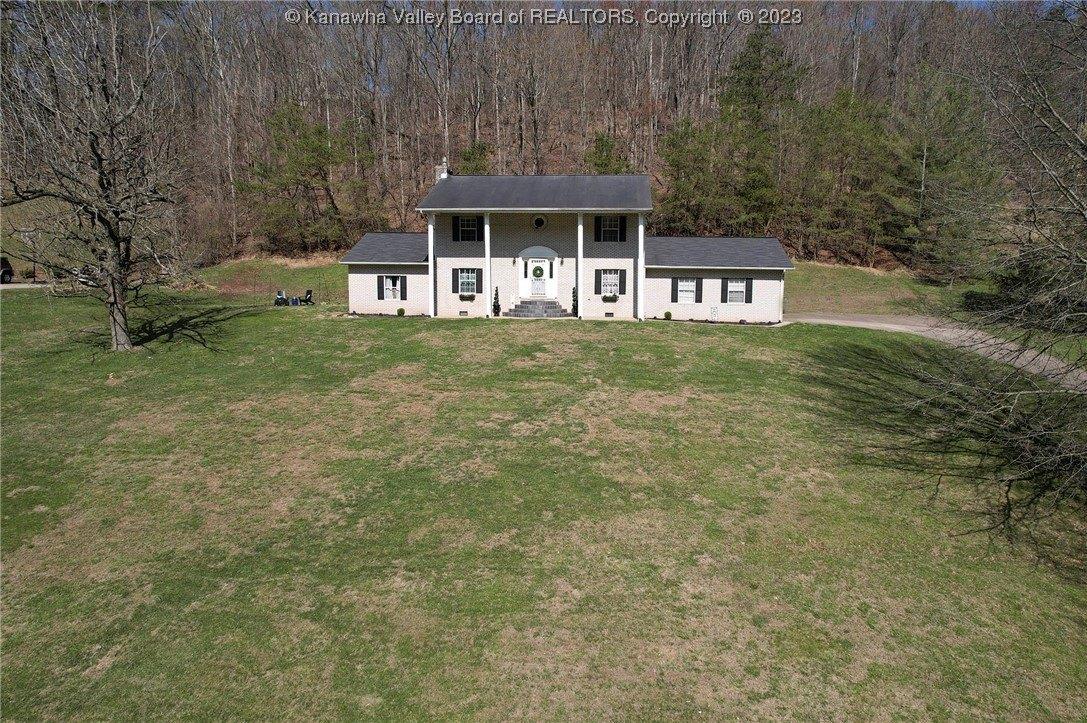 Lakeview Dr, Nitro, WV 25143