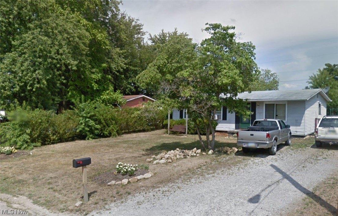 Riverview Dr, Newcomerstown, OH 43832