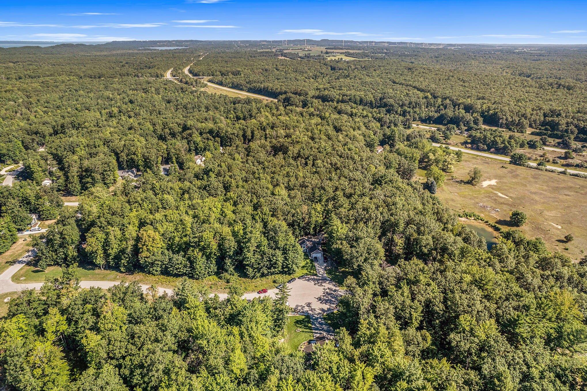 Bent Pine Ct, Pentwater, MI 49449