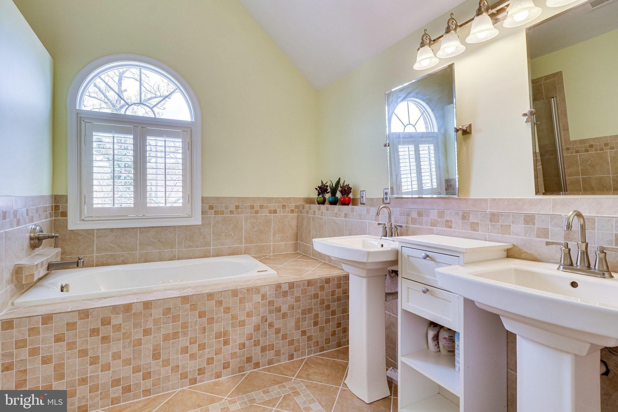 Center Ln, Occoquan, VA 22125