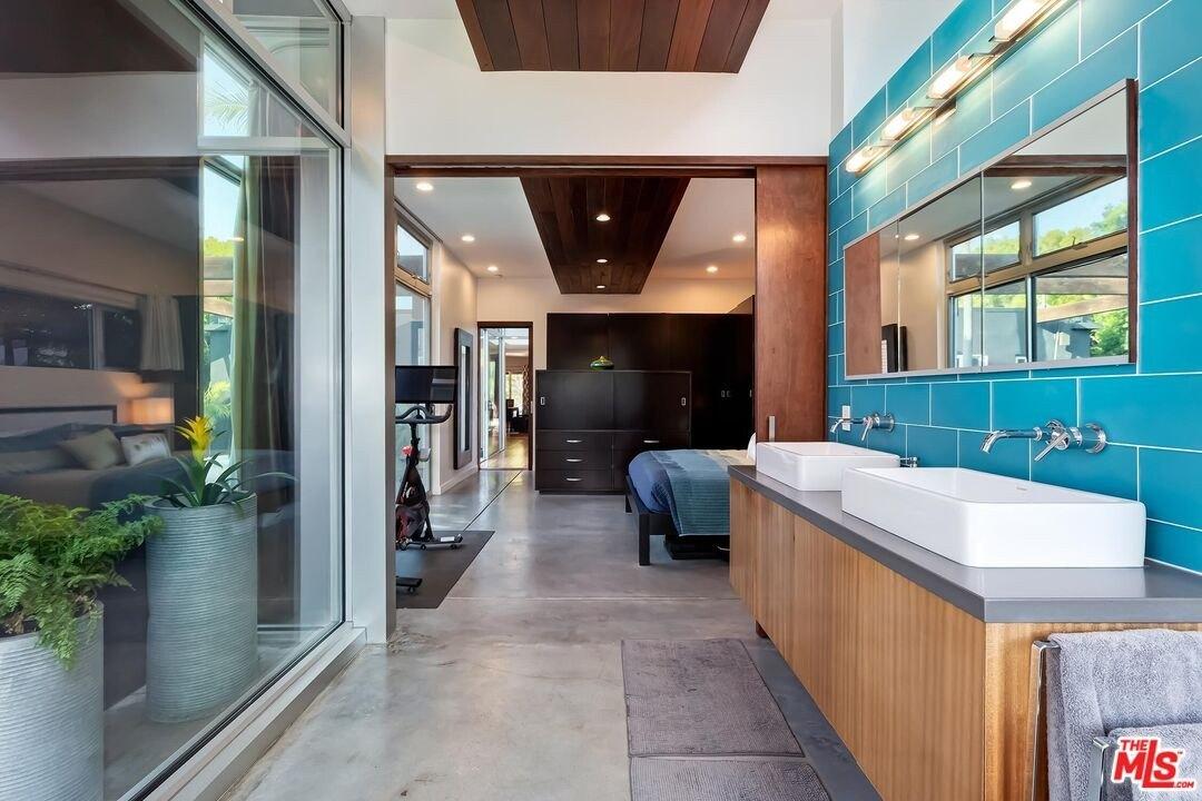 Virginia Ave, Santa Monica, CA 90404
