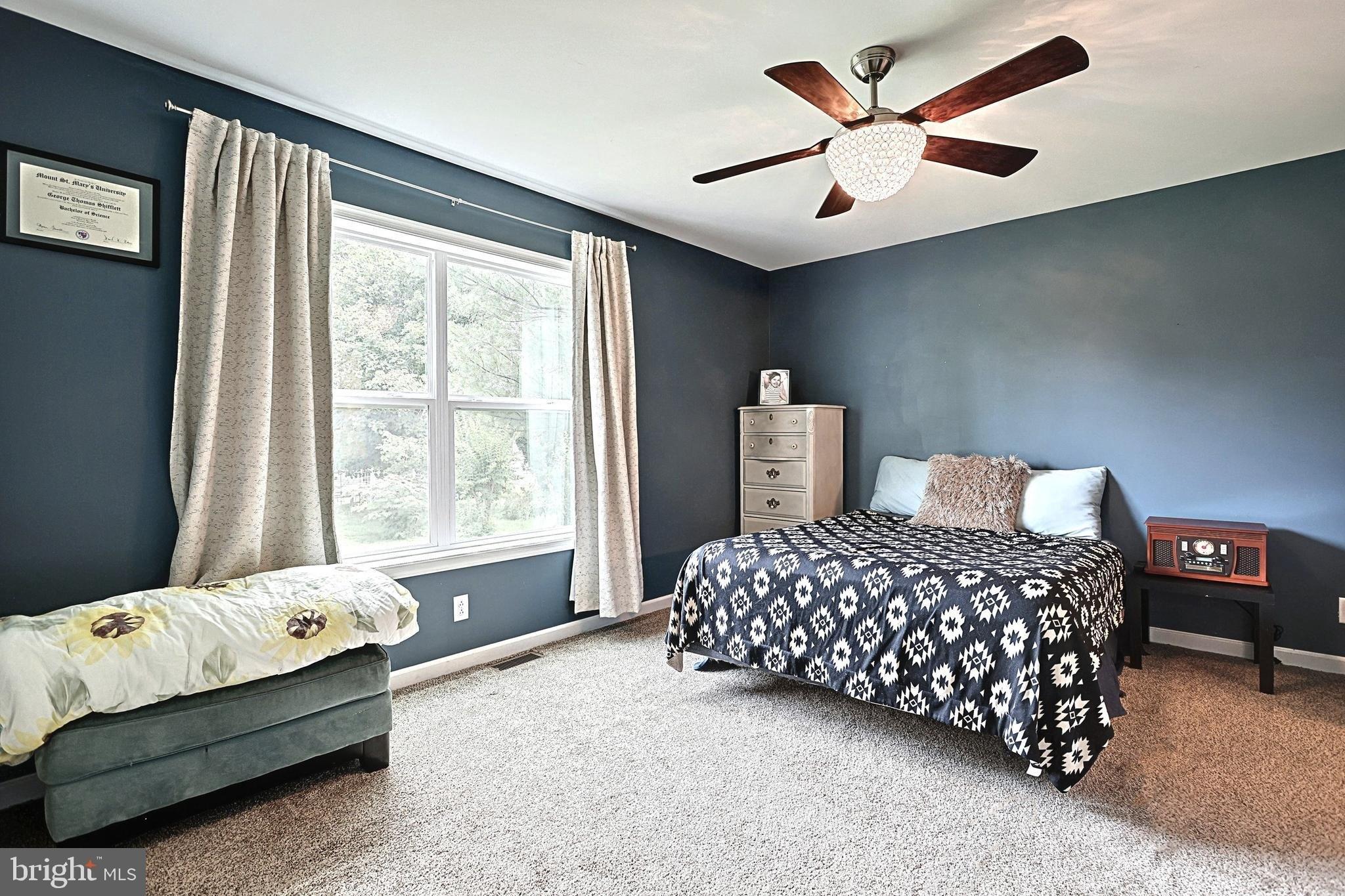 W Myrtle St, Littlestown, PA 17340