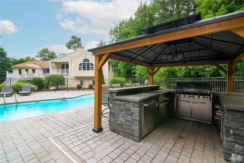Roundtable Ct, West Kingston, RI 02892