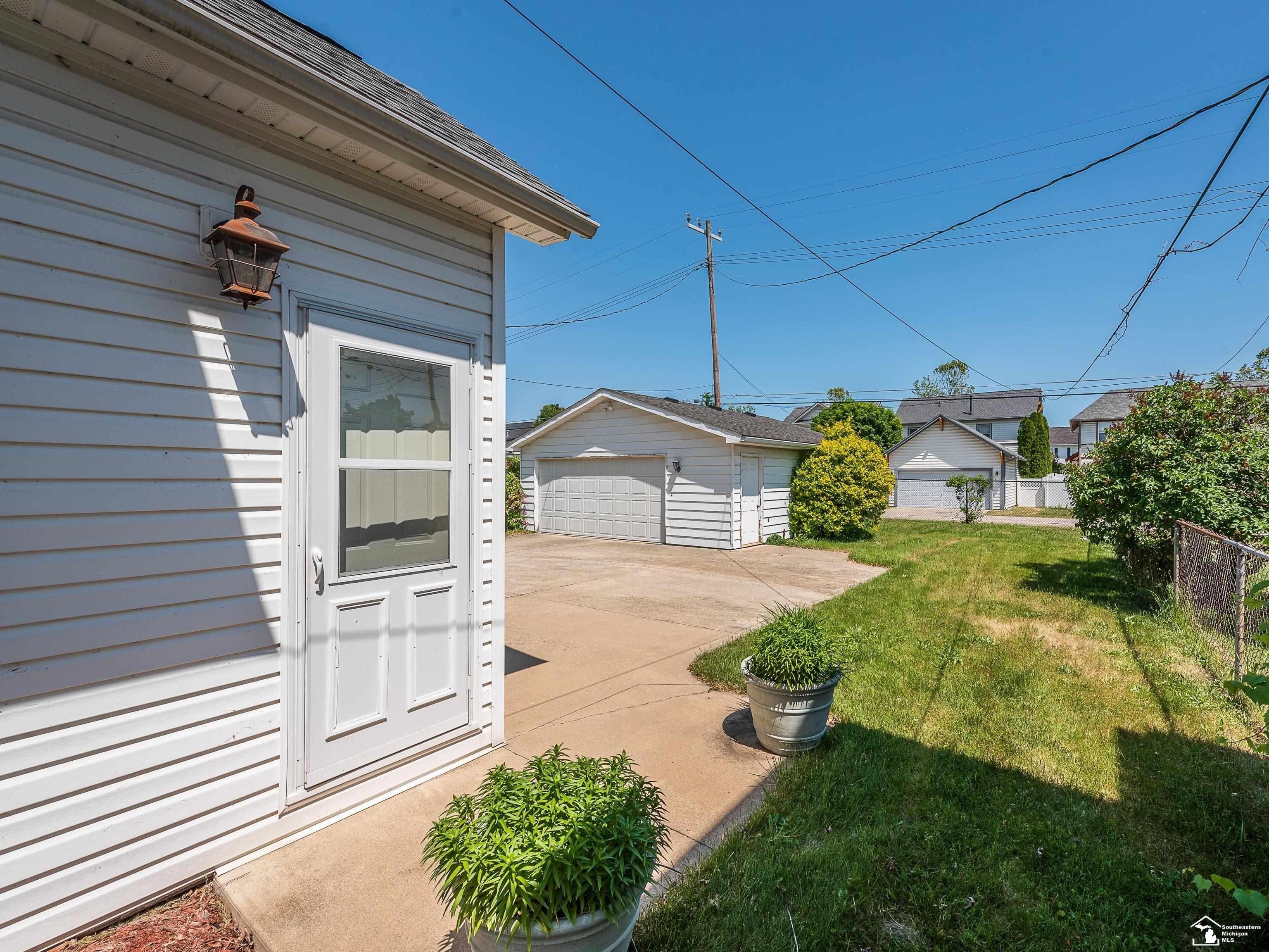 Michigan Ave, Monroe, MI 48162