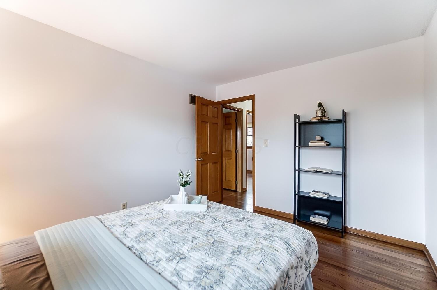 Abbot Pl, Worthington, OH 43085