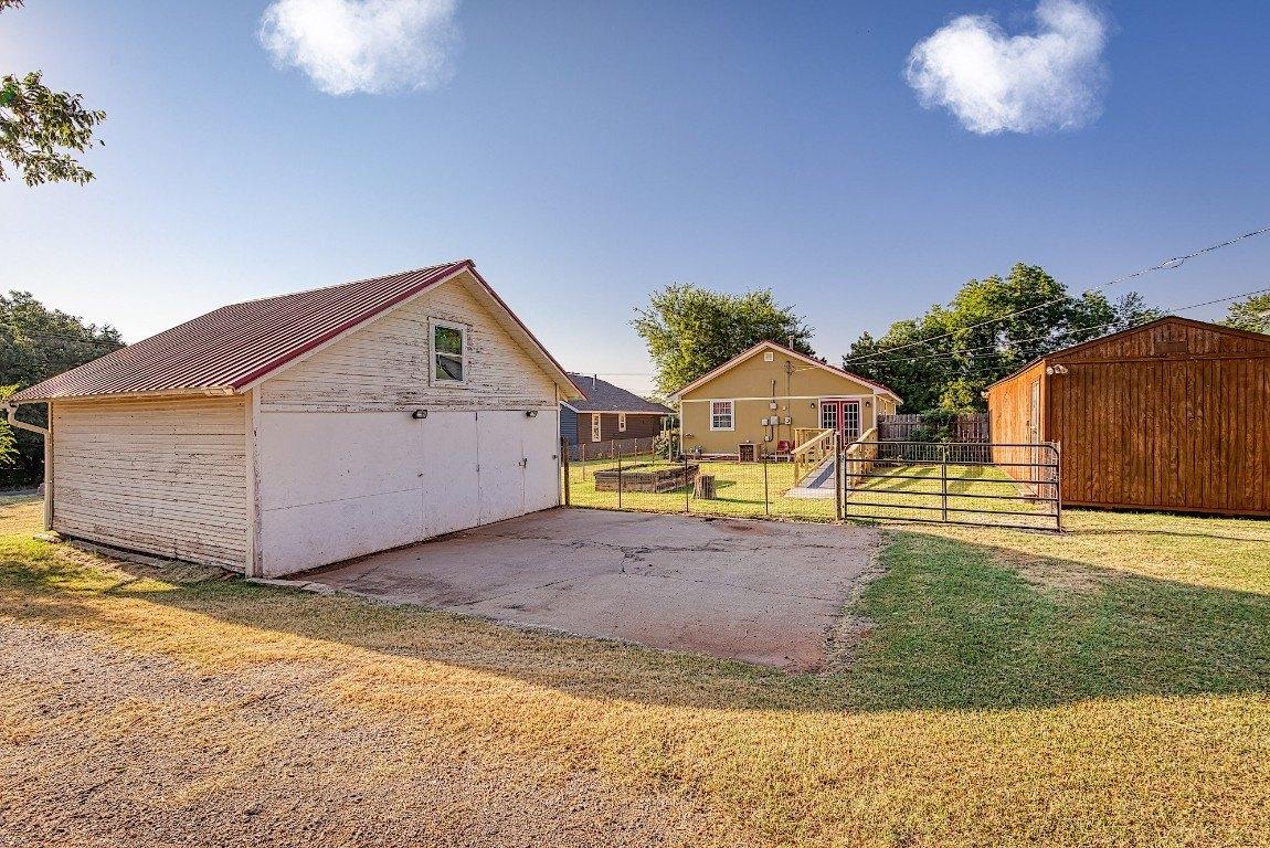 E South St, Cordell, OK 73632