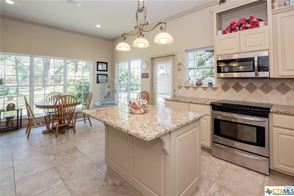 Price Rd, Victoria, TX 77905