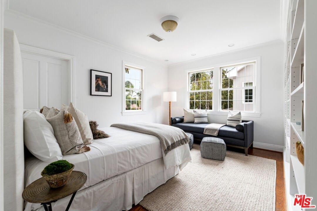 Barry Ave, Los Angeles, CA 90066