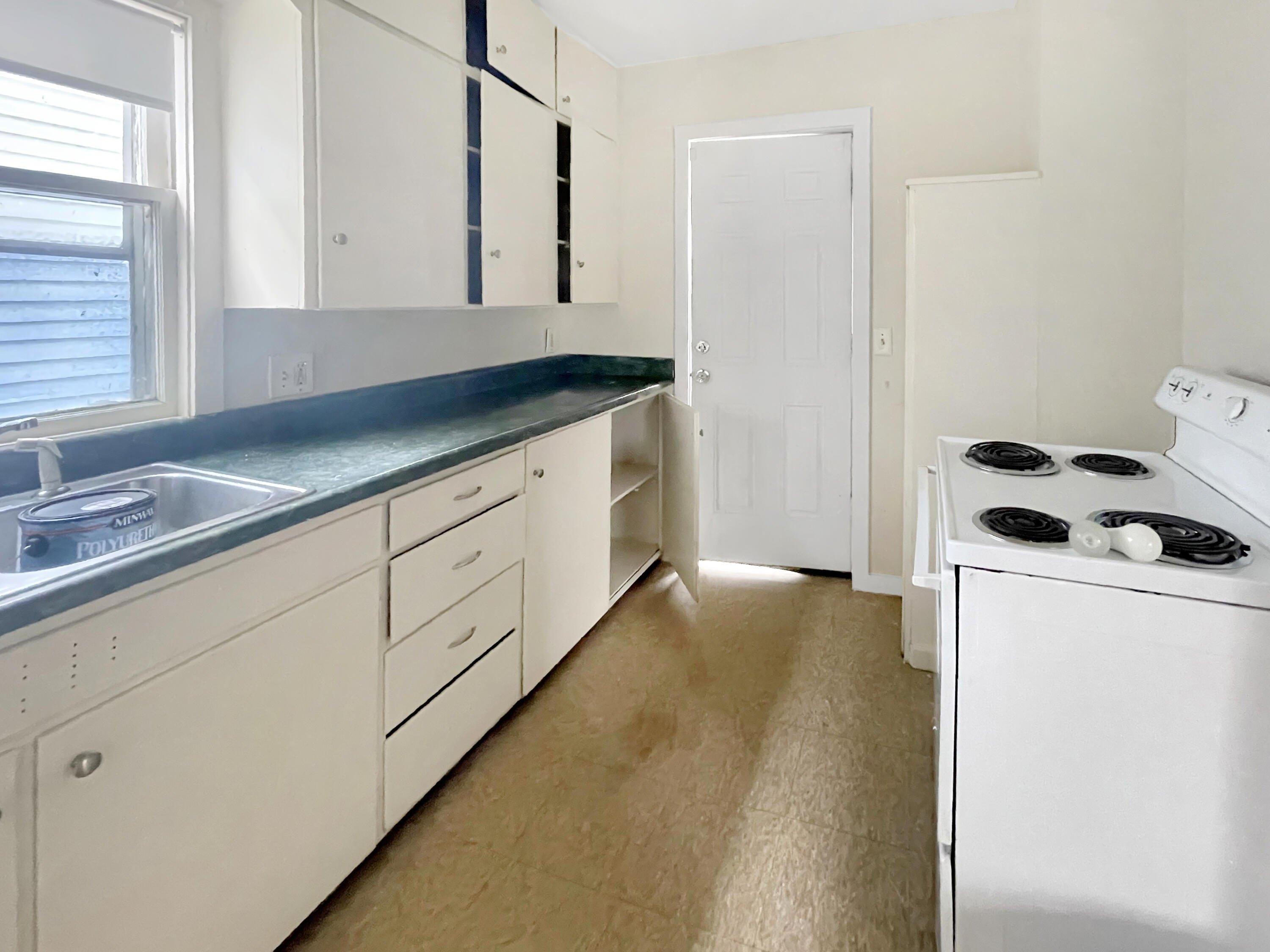 Maplewood Ave, Lansing, MI 48910