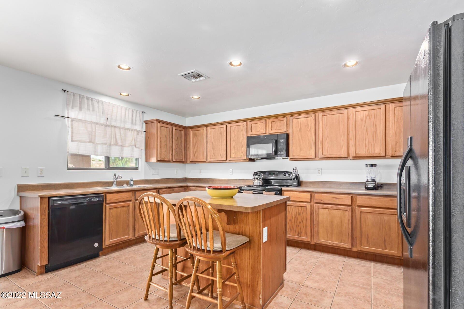 S Vallecano Dr, Tucson, AZ 85746