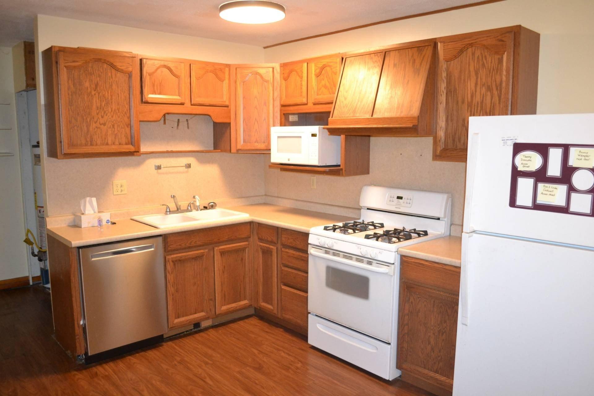 N 2nd St, Albion, IL 62806