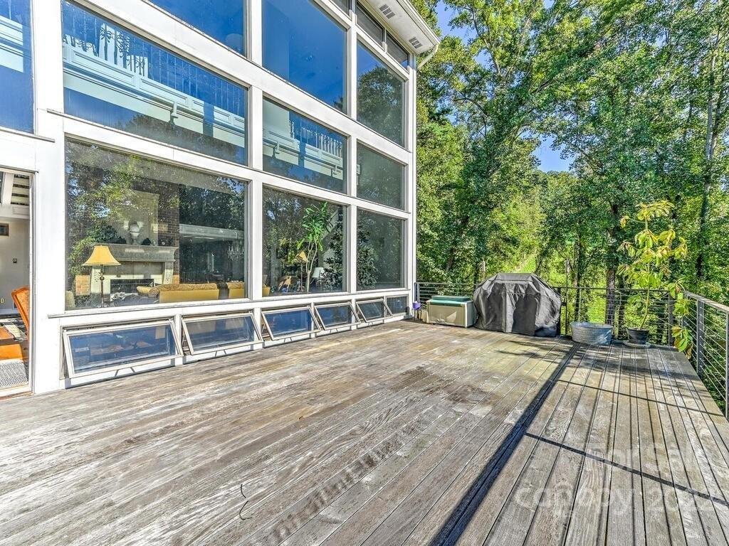 Honey Dr, Asheville, NC 28805