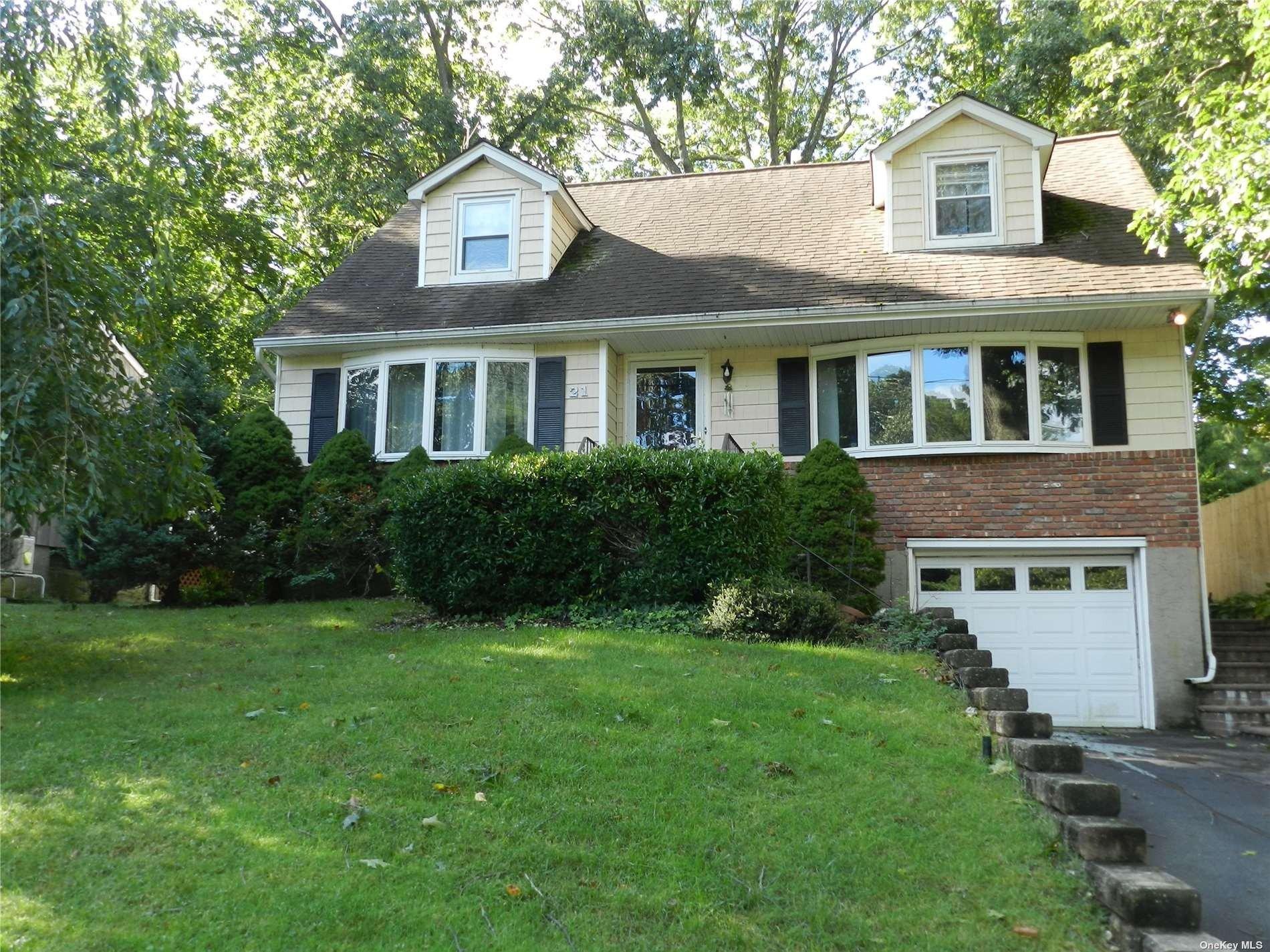 Valleywood Dr, Huntington Station, NY 11746
