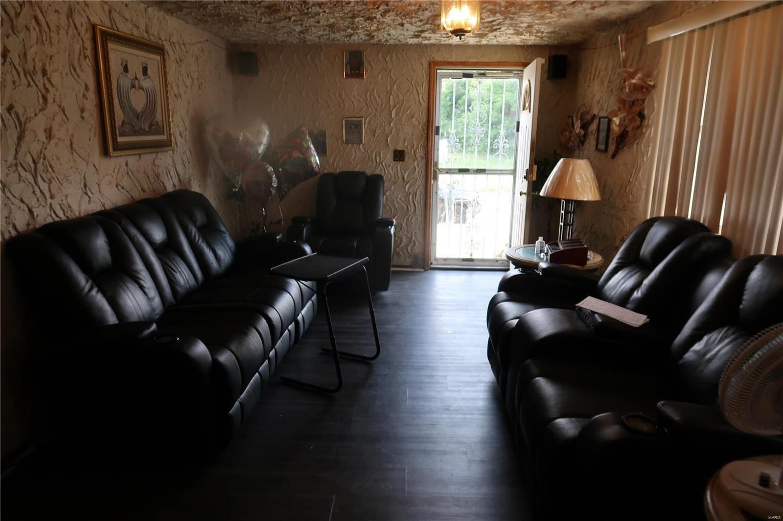 Sullivan Ave, Saint Louis, MO 63107