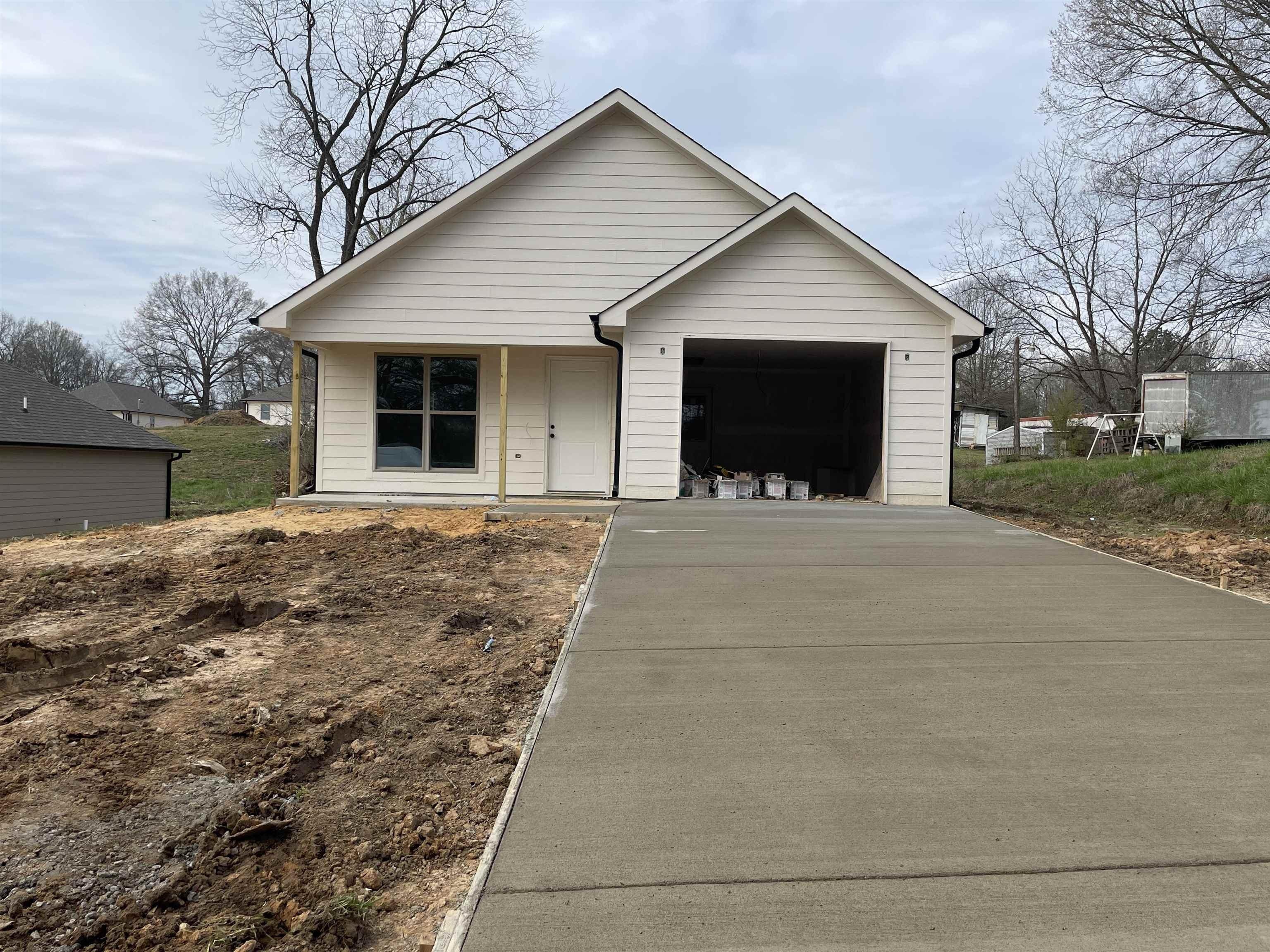 Whitley Ave, Henderson, TN 38340