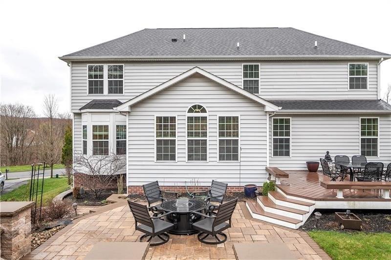 Sweetwater Dr, Sewickley, PA 15143