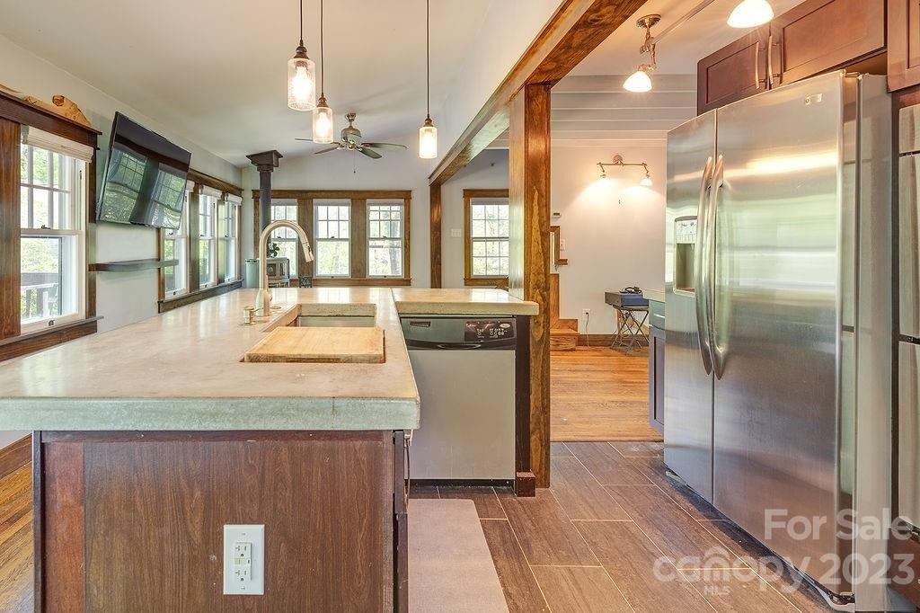 Tomahawk Ave, Black Mountain, NC 28711