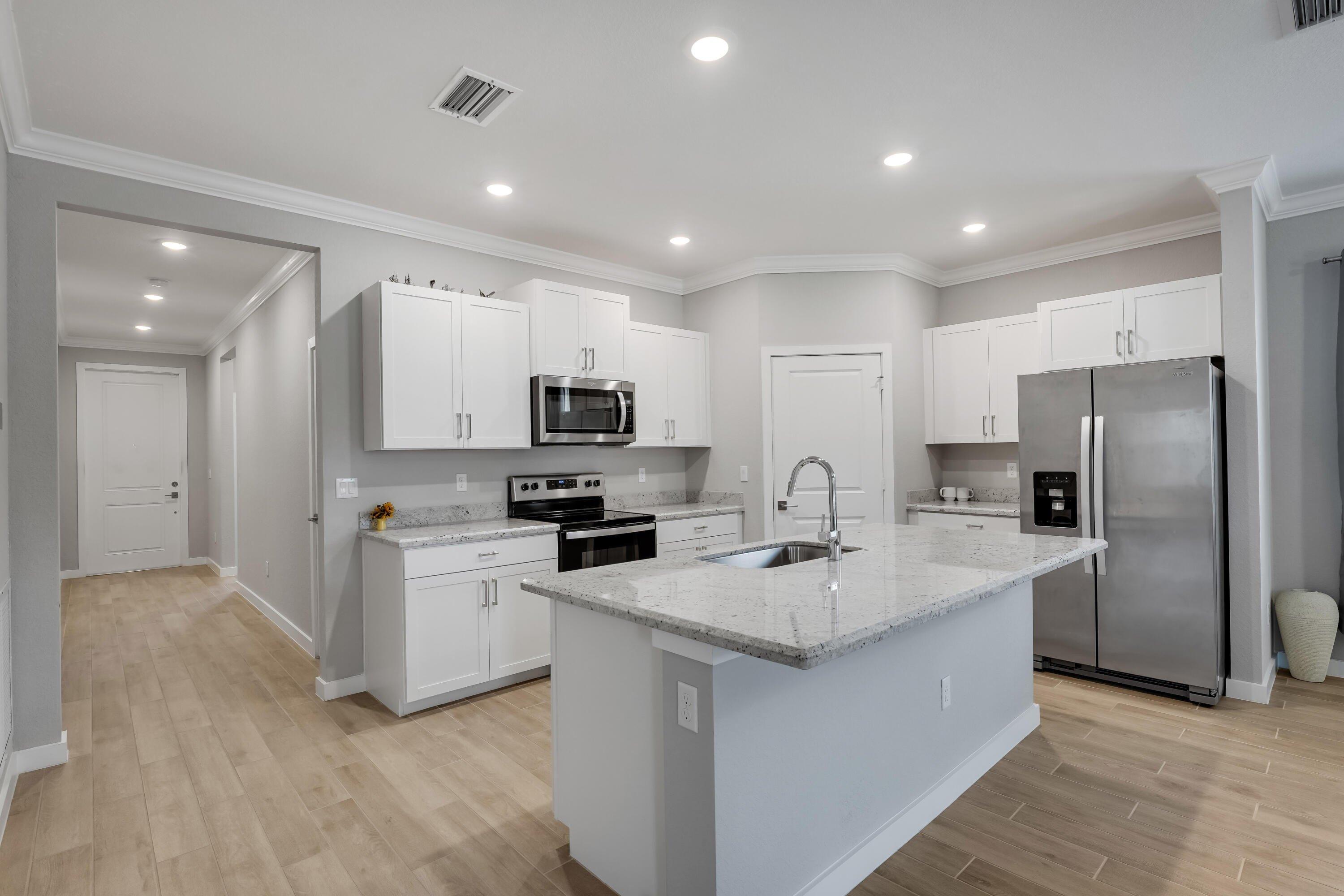 Ne White Pine Ter, Jensen Beach, FL 34957