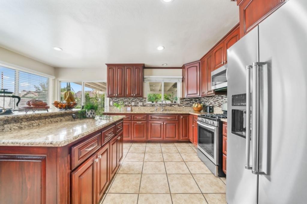 N Quince Ave, Rialto, CA 92376