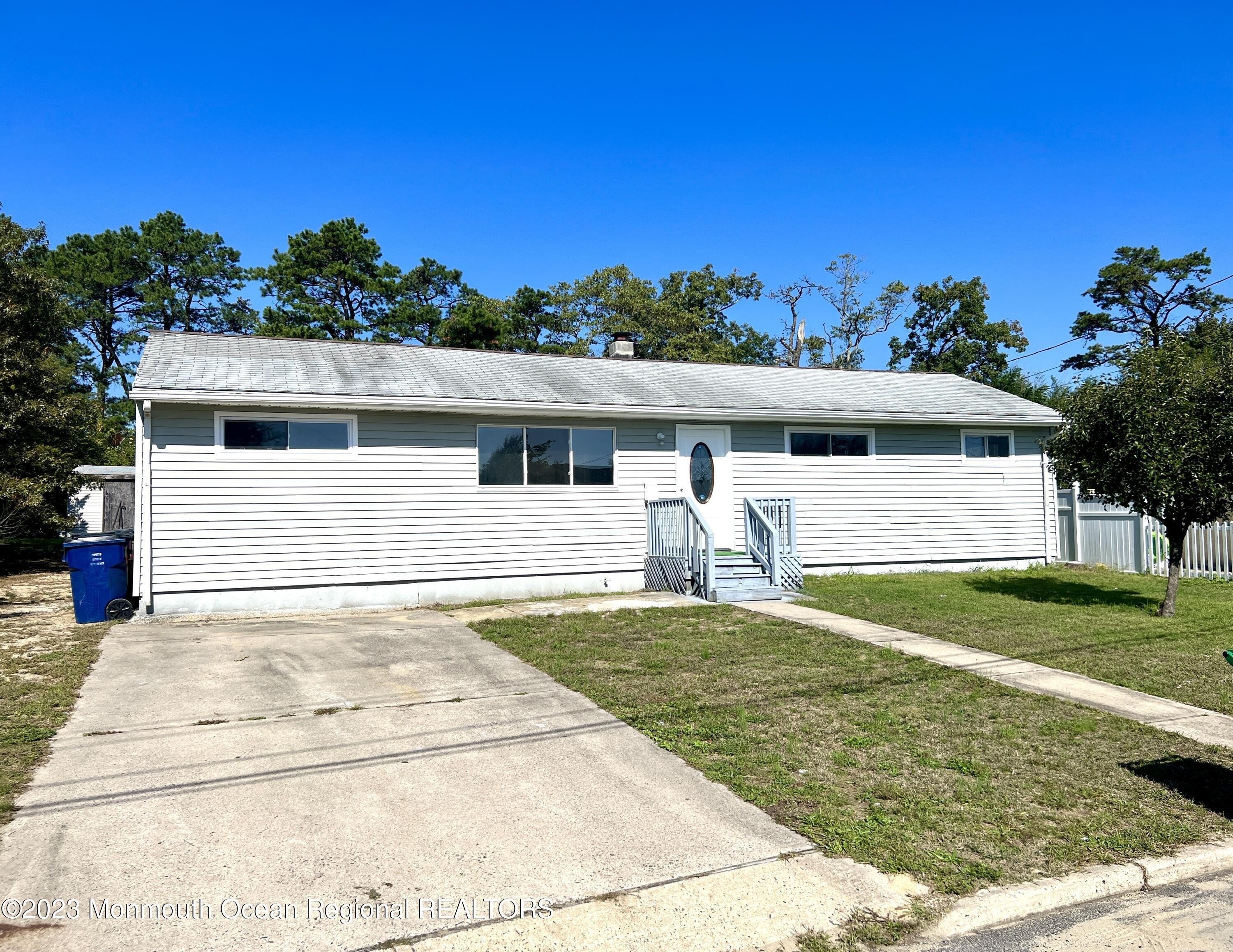Belmont Dr, Toms River, NJ 08757