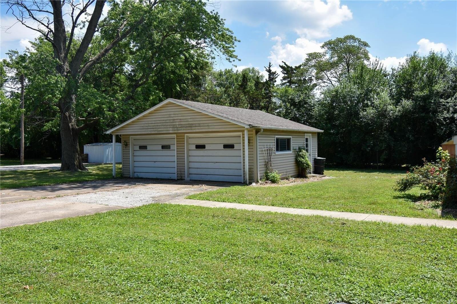 W Lafayette St, Staunton, IL 62088