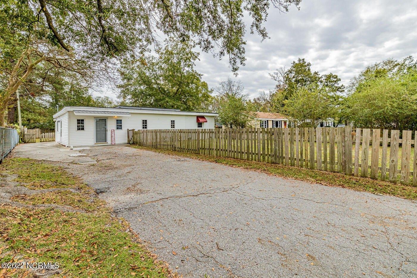 Pete Jones Dr, Richlands, NC 28574
