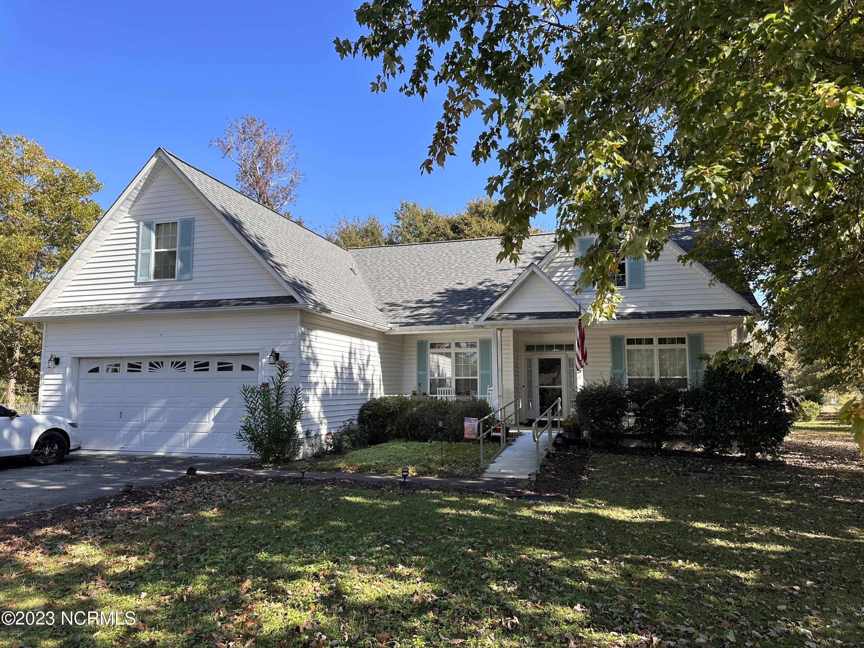 D Lee Pl, Newport, NC 28570