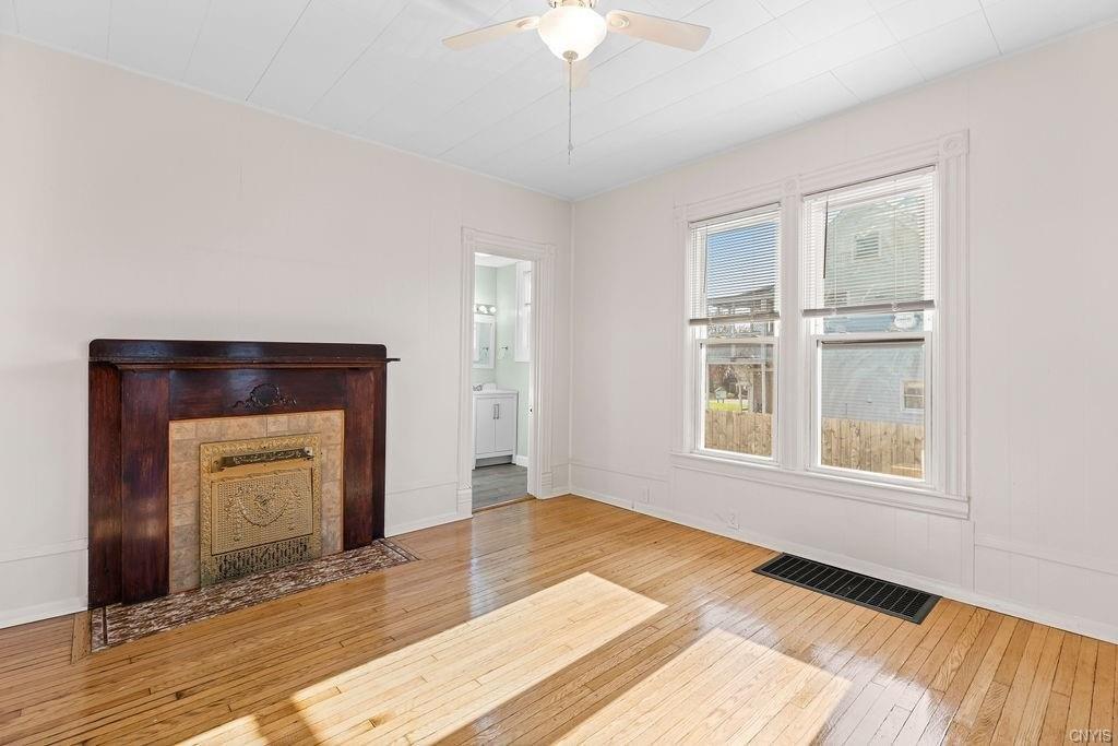 Lansing St, Auburn, NY 13021