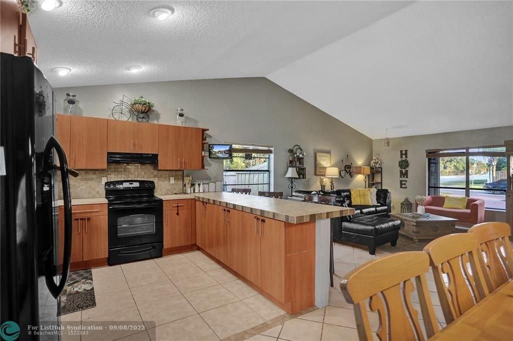 Sw 14th St, North Lauderdale, FL 33068