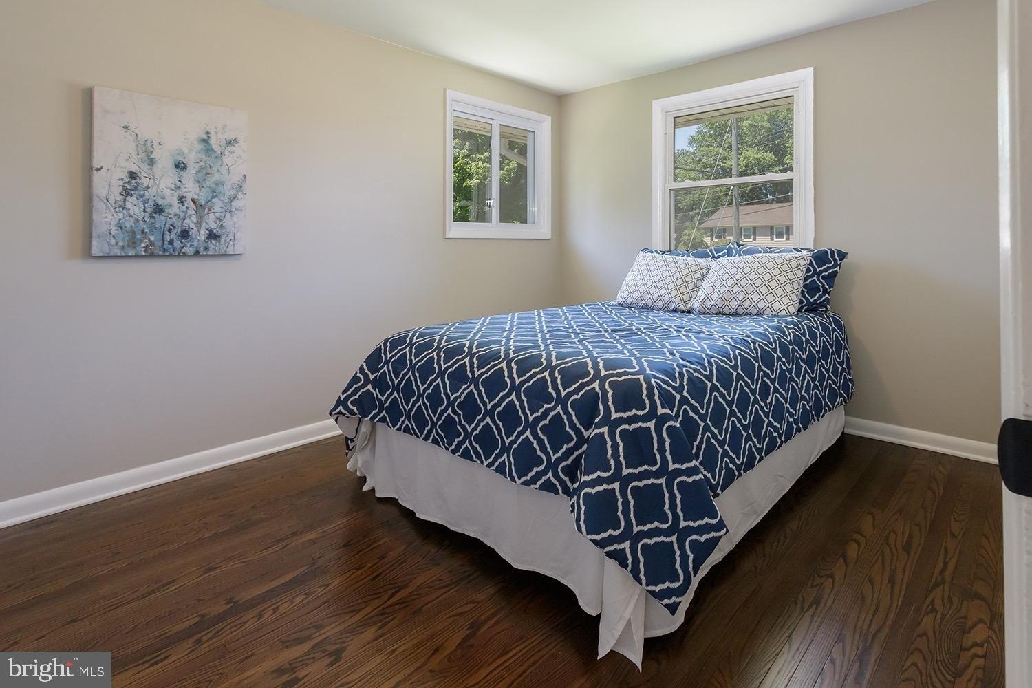 Longwood Dr, Stratford, NJ 08084