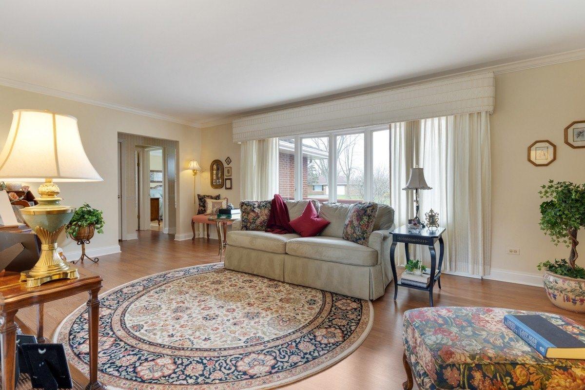 Dana Way, Burr Ridge, IL 60527