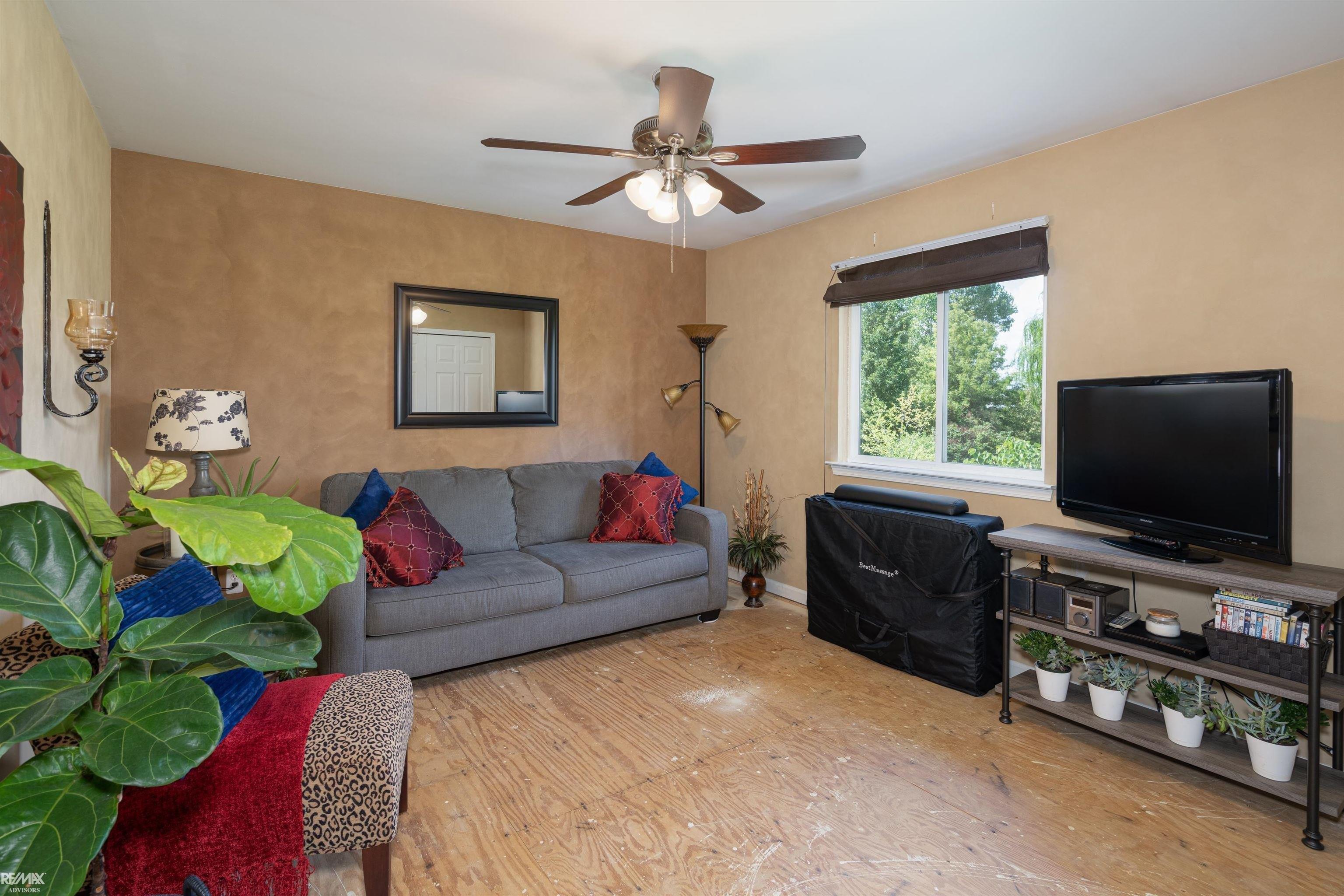 Gold Rd, Chesterfield, MI 48047