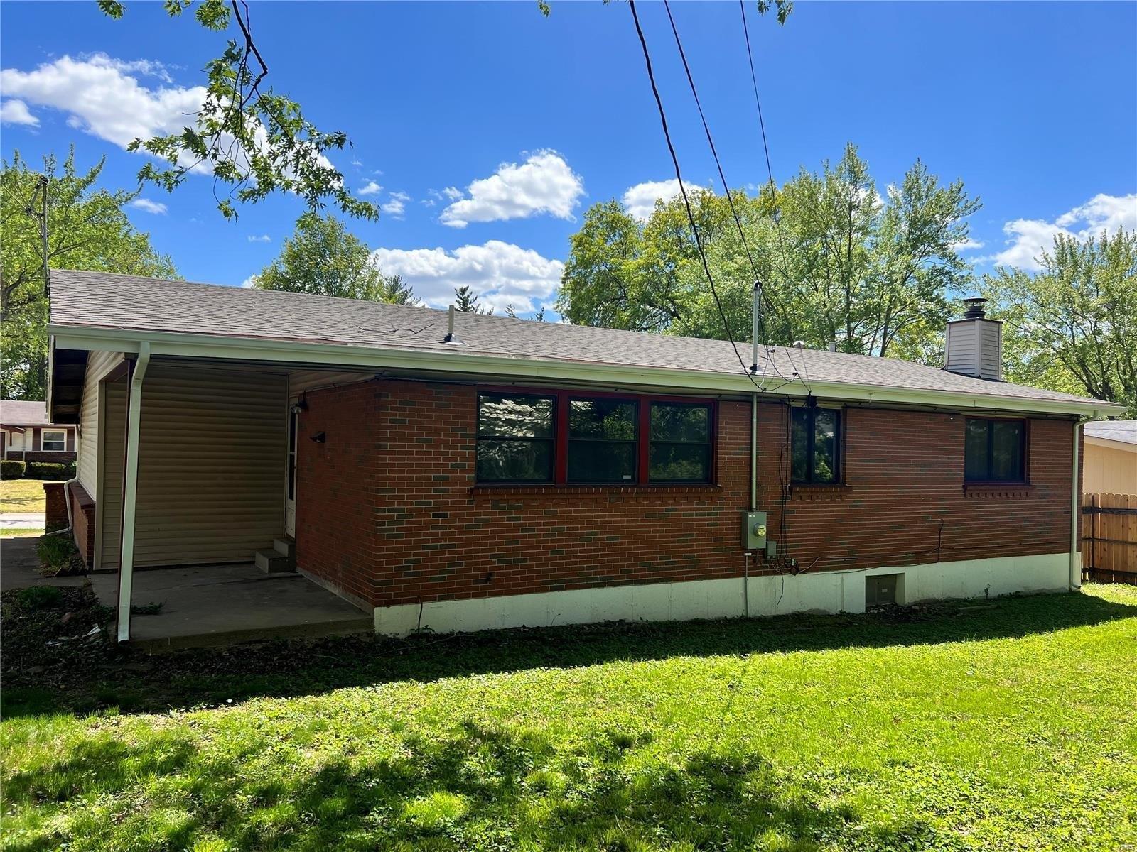 Nathan Dr, Saint Louis, MO 63136