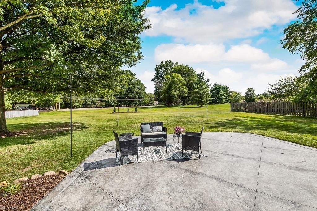 Plum Brook Ln, Strongsville, OH 44149