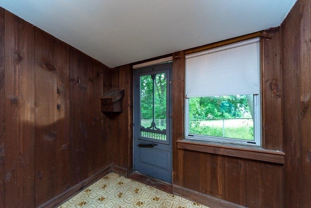 Sterling St, Clinton, MA 01510