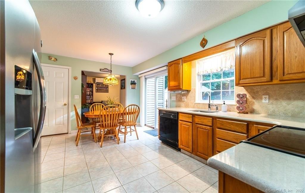 Finch Ave, Meriden, CT 06451