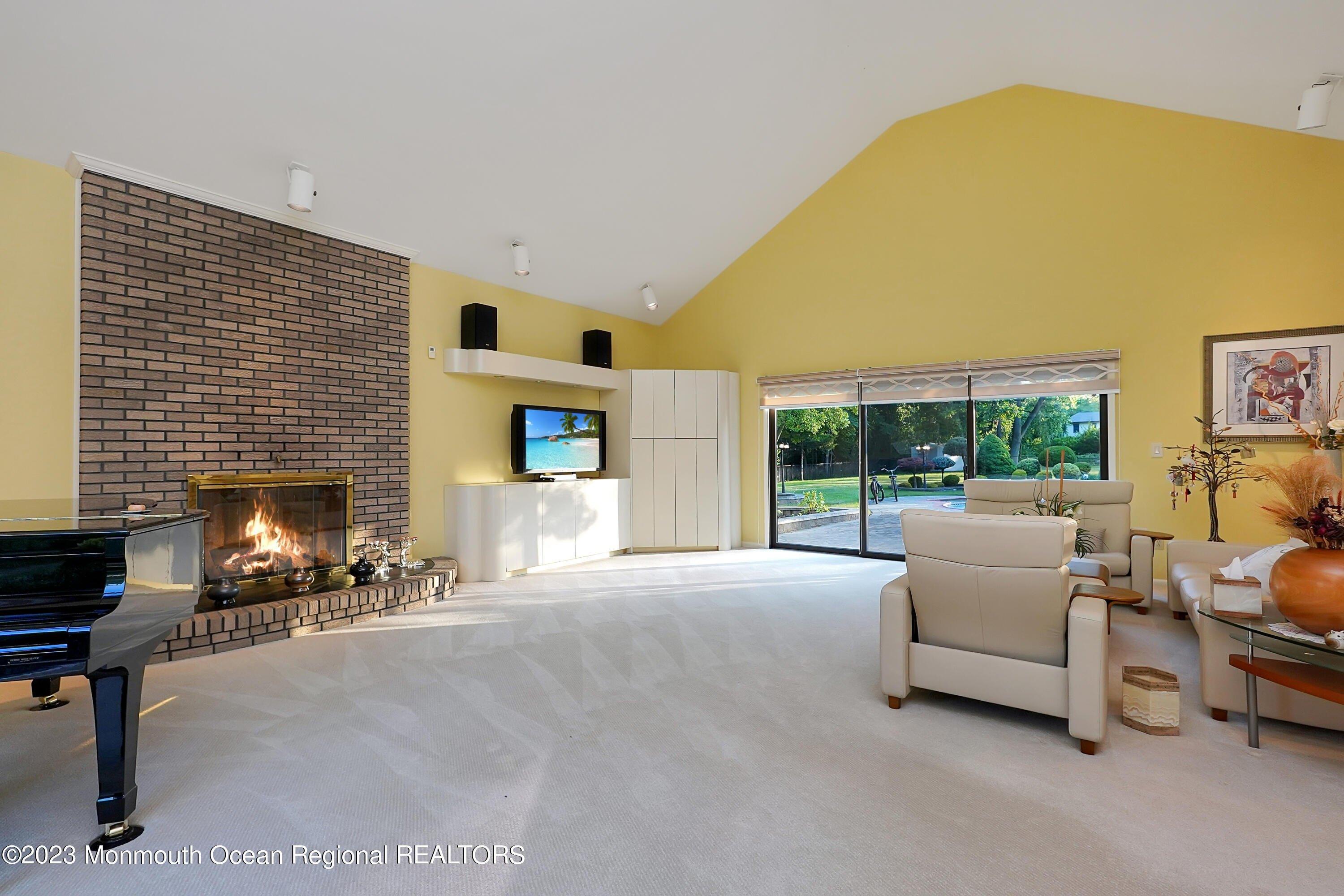 Sunrise Cir, Holmdel, NJ 07733
