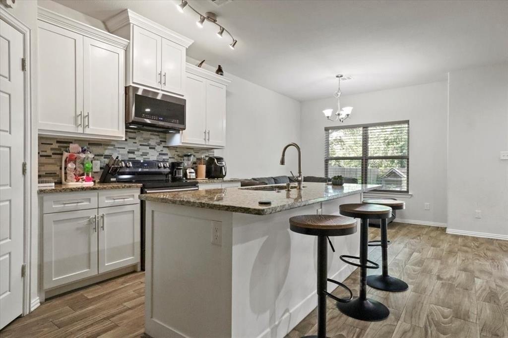 E Davis Ave, Fort Worth, TX 76104