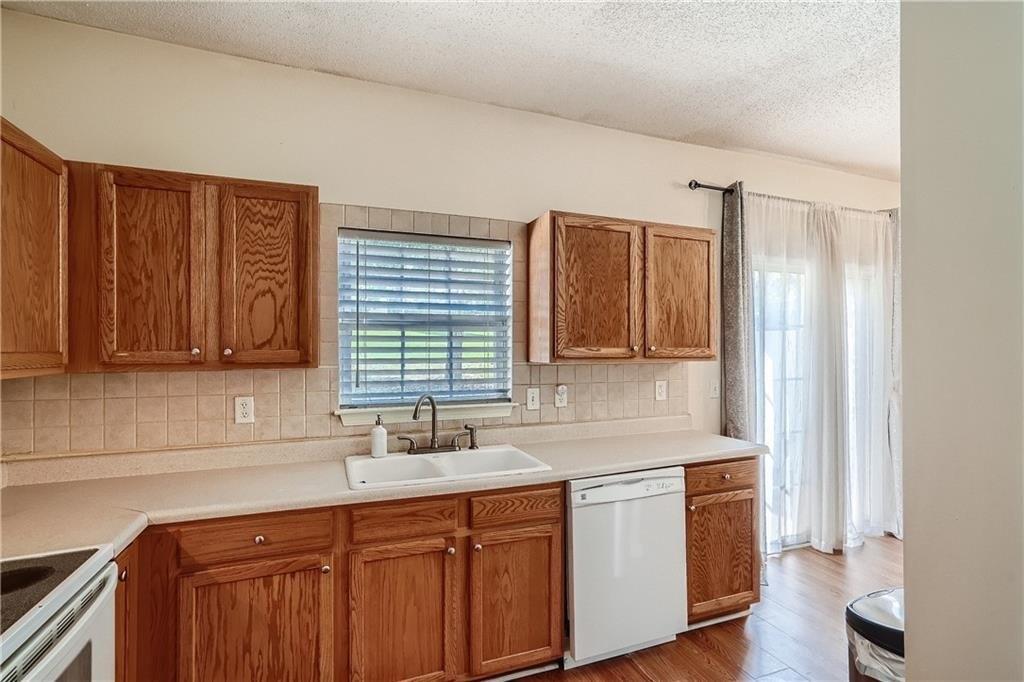 Pleasant Oaks Ct, Lawrenceville, GA 30044