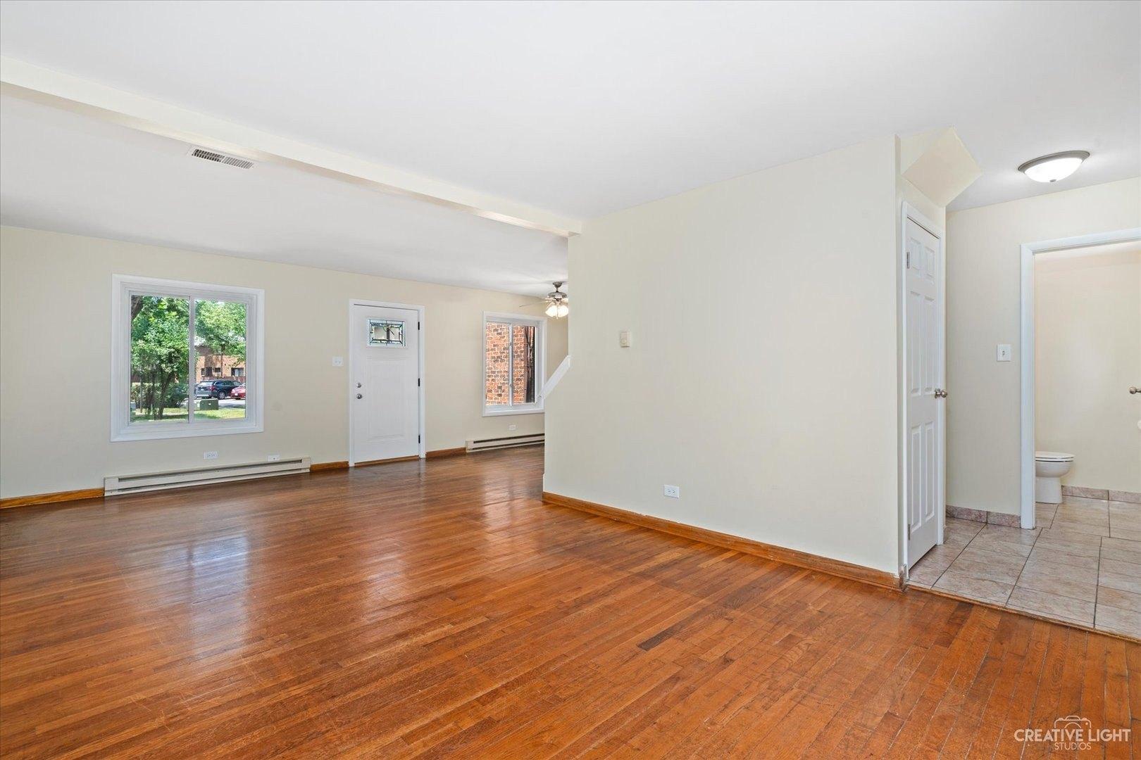 Stratford Ln, Villa Park, IL 60181
