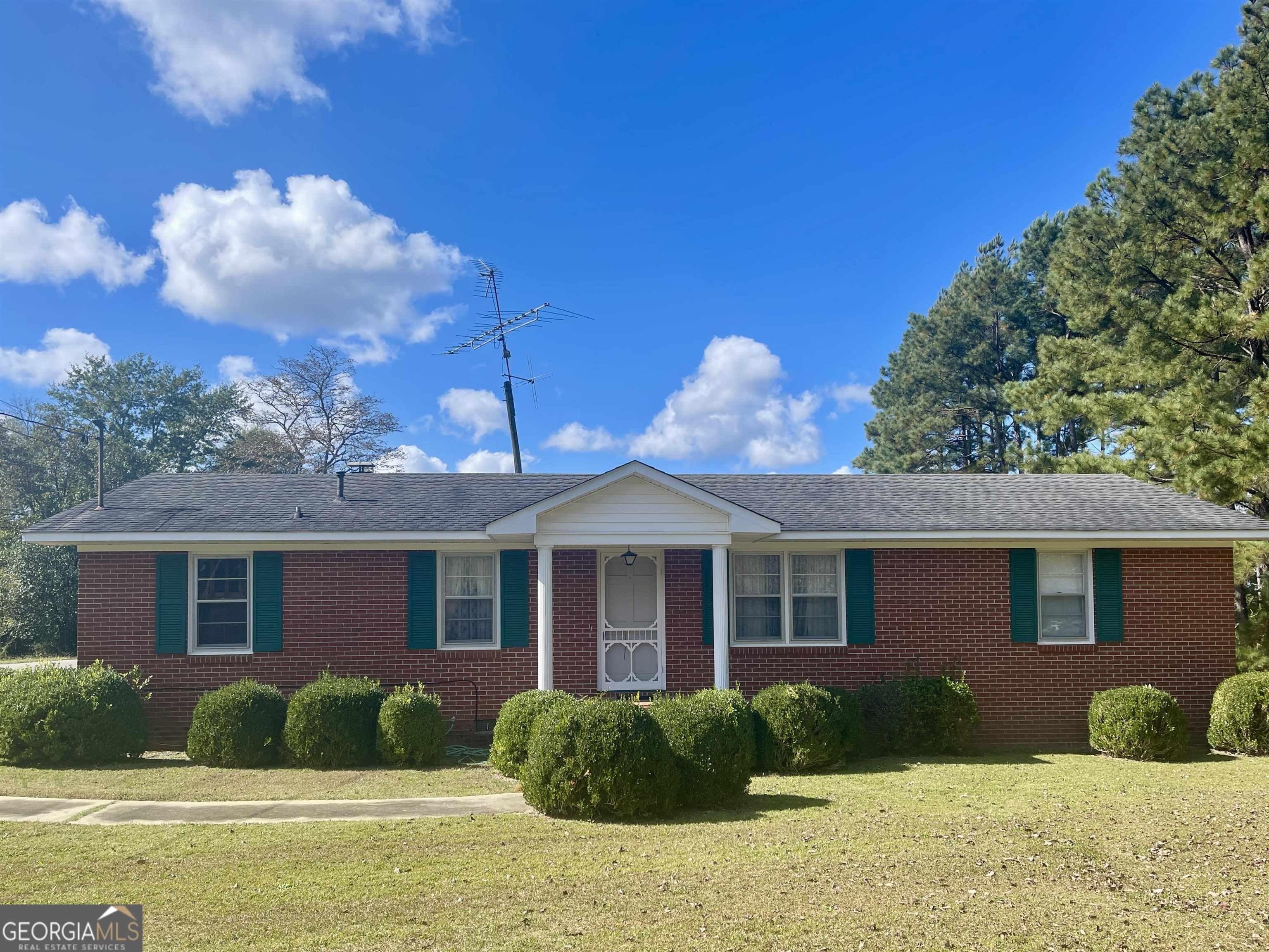 Burdett St, Tennille, GA 31089