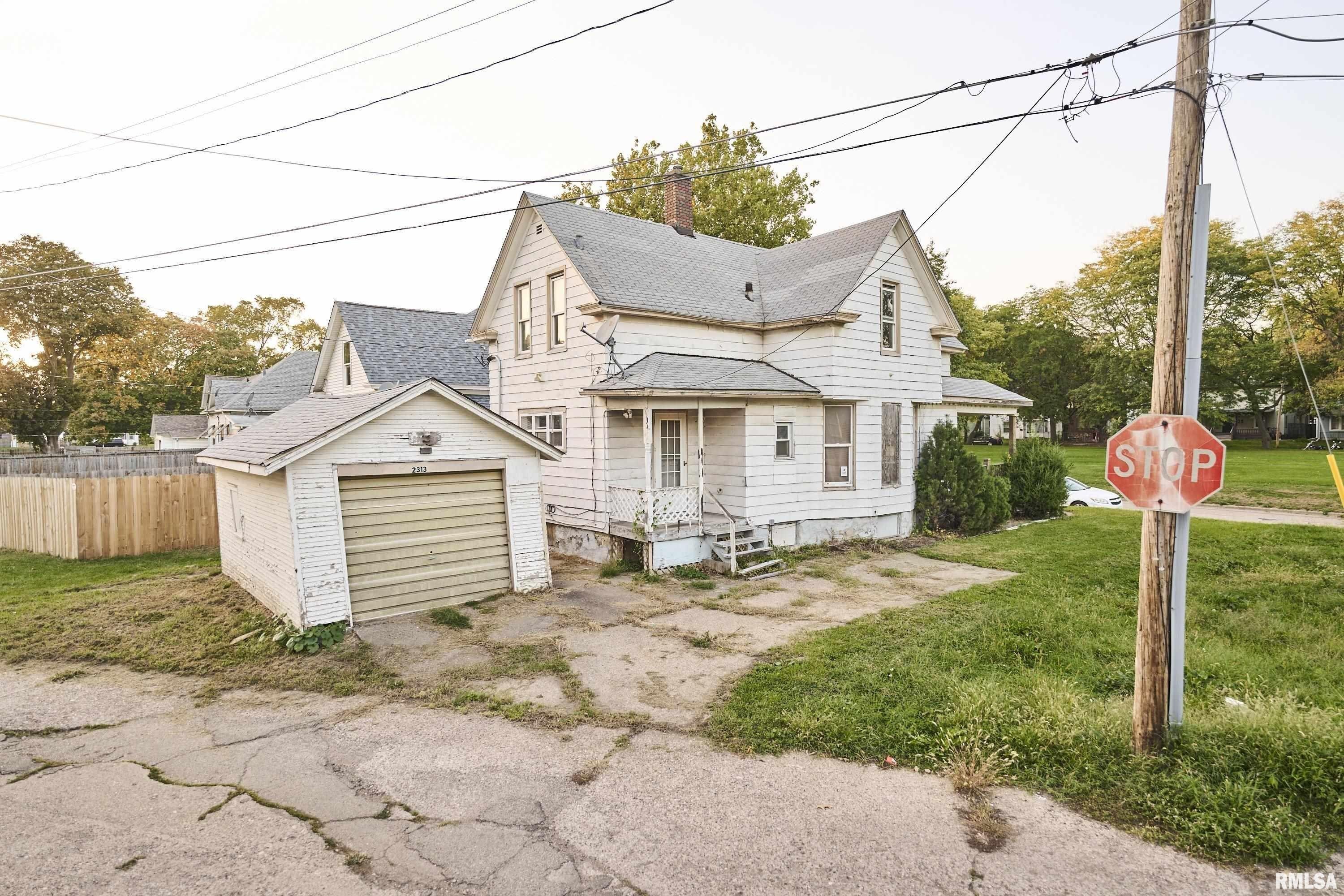 Hobson Ave, Davenport, IA 52802