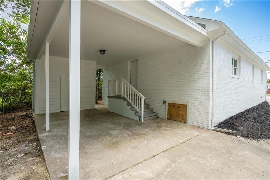 Apple St, Burlington, NC 27217