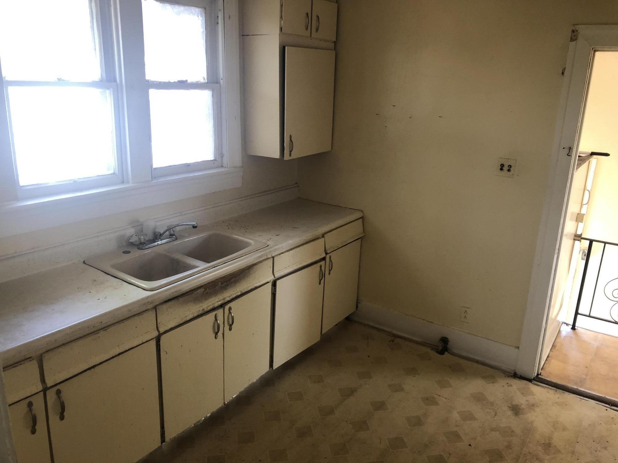 Sherman Ct, Benton Harbor, MI 49022