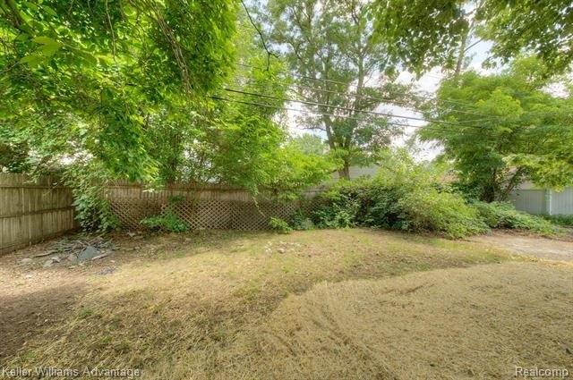 Louise St, Livonia, MI 48150